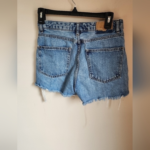 Pull & Bear Women's Denim Shorts Size 6. - Picture 5 of 7